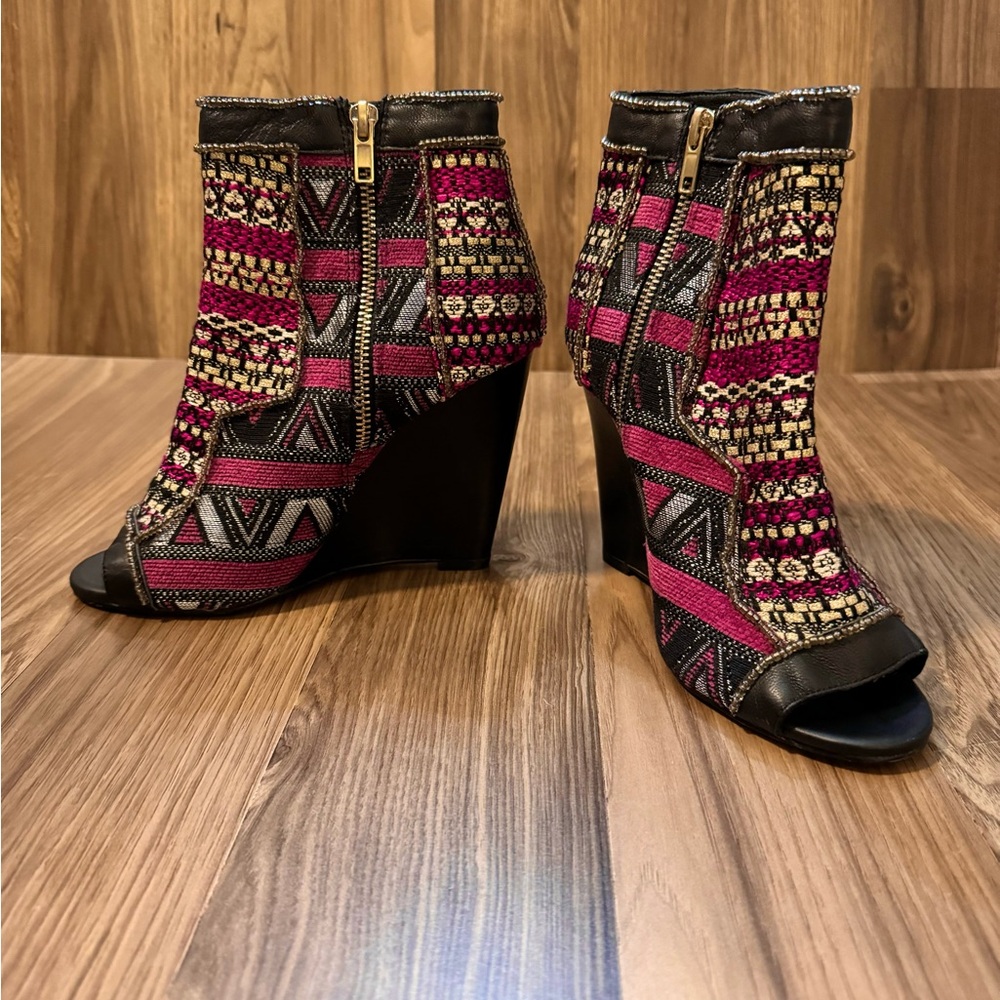June Ambrose Leather Brocade Beaded Peep Toe Funky Side Zip Wedge Booties 6.5